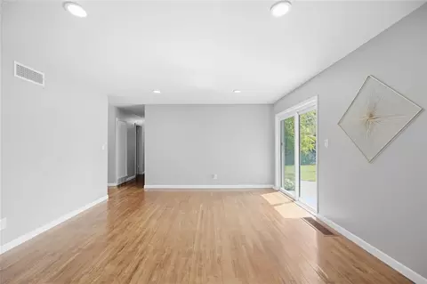 Living - 6604 E 26th Ct, Tulsa, OK 74129 photo 3 of 9