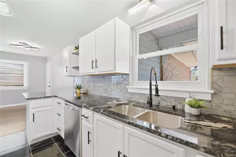 Kitchen - 6604 E 26th Ct, Tulsa, OK 74129 photo 3 of 4
