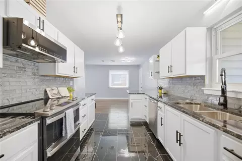 Kitchen - 6604 E 26th Ct, Tulsa, OK 74129 photo 4 of 4