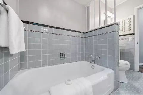 Bath - 2776 E 49th St, Tulsa, OK 74105 photo 2 of 5