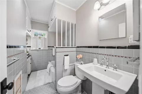 Bath - 2776 E 49th St, Tulsa, OK 74105 photo 1 of 5