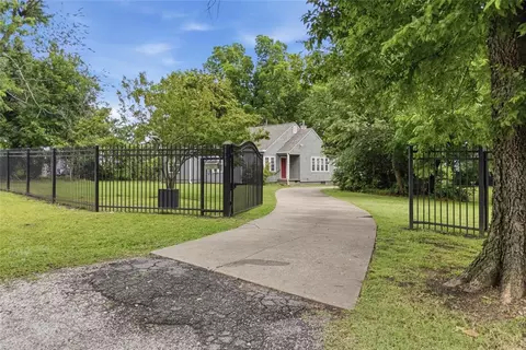 Exterior - 2776 E 49th St, Tulsa, OK 74105 photo 2 of 12