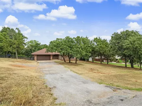 8416 Huckleberry Rd, Edmond, OK 73034