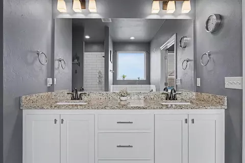 Bath - 1334 Ladera Cir, Moore, OK 73160 photo 1 of 5