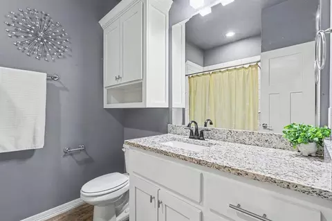 Bath - 1334 Ladera Cir, Moore, OK 73160 photo 4 of 5