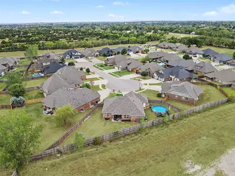 View/Area - 1334 Ladera Cir, Moore, OK 73160 photo 4 of 6