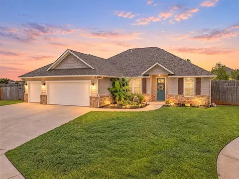 Exterior - 1334 Ladera Cir, Moore, OK 73160 photo 2 of 6