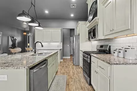 Kitchen - 1334 Ladera Cir, Moore, OK 73160 photo 1 of 5