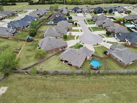 View/Area - 1334 Ladera Cir, Moore, OK 73160 photo 3 of 6