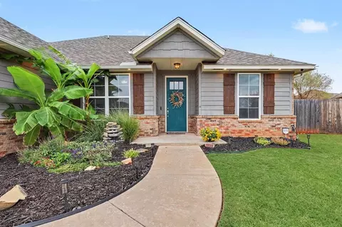Exterior - 1334 Ladera Cir, Moore, OK 73160 photo 3 of 6