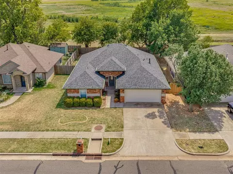 11108 SW 8th St, Yukon, OK 73099