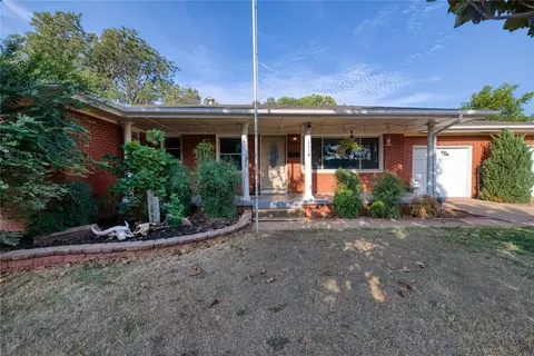 1119 Crestview Dr, Elk City, OK 73644