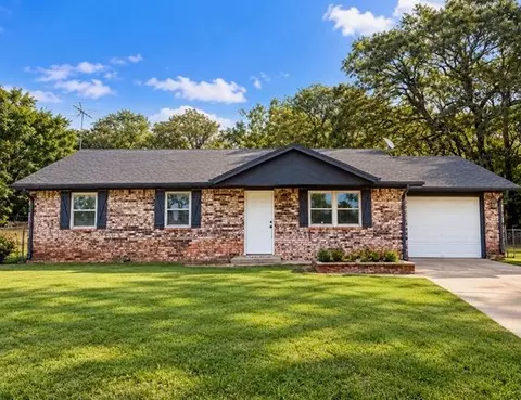 1122 E 17th St, Chandler, OK 74834