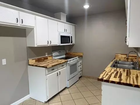 Kitchen - 1122 E 17th St, Chandler, OK 74834 photo 2 of 2