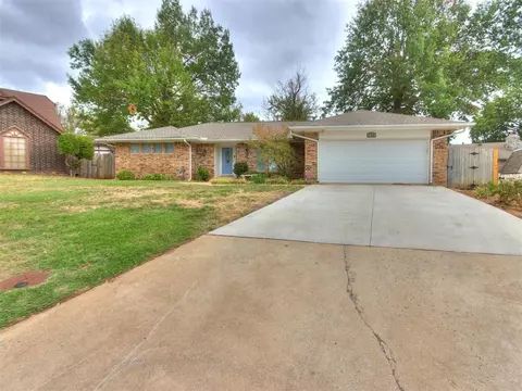 104 Redbird Cir, Midwest City, OK 73110