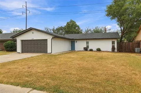 217 Elwood Dr, Edmond, OK 73013