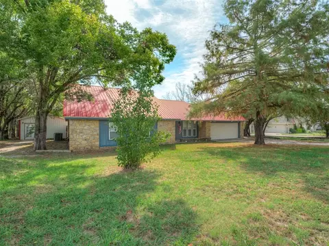 1329 Oxford Rd, Davis, OK 73030