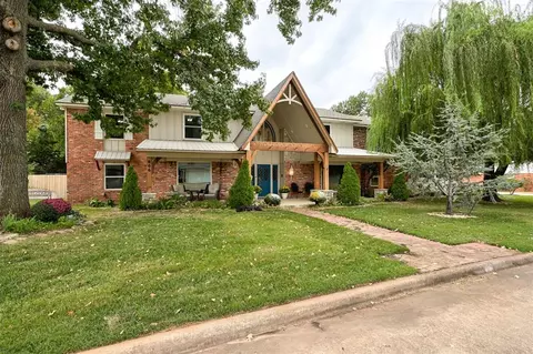 806 Glenmanor Dr, Midwest City, OK 73110