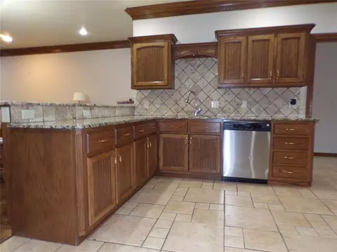 Kitchen - 133 W 6th St, Hydro, OK 73048 photo 1 of 7