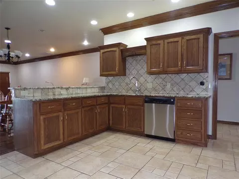 Kitchen - 133 W 6th St, Hydro, OK 73048 photo 7 of 7