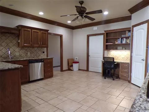 Kitchen - 133 W 6th St, Hydro, OK 73048 photo 5 of 7