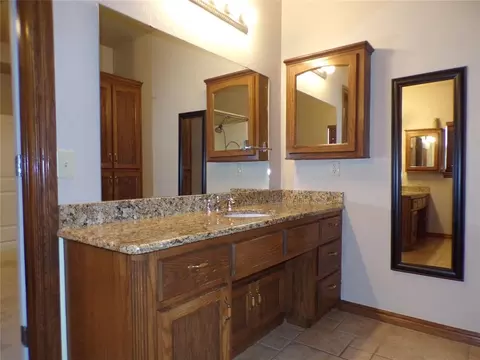 Bath - 133 W 6th St, Hydro, OK 73048 photo 3 of 7
