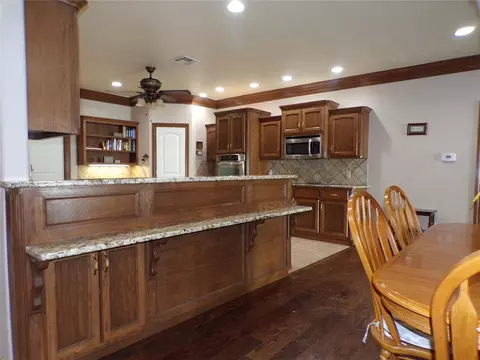 Kitchen - 133 W 6th St, Hydro, OK 73048 photo 4 of 7