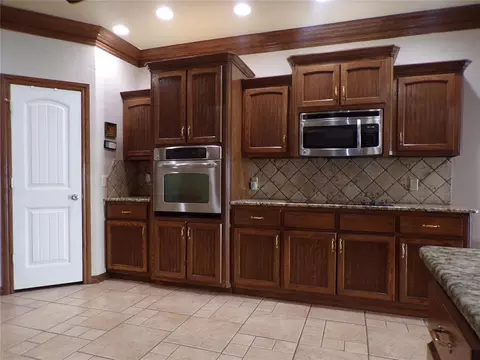 Kitchen - 133 W 6th St, Hydro, OK 73048 photo 6 of 7
