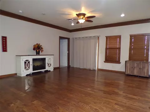 Living - 133 W 6th St, Hydro, OK 73048 photo 1 of 4