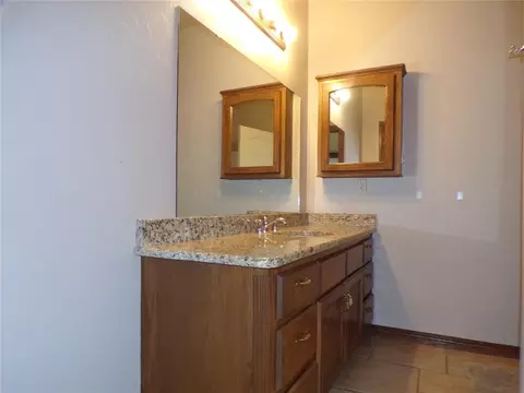 Bath - 133 W 6th St, Hydro, OK 73048 photo 5 of 7