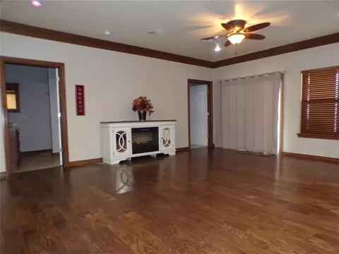 Living - 133 W 6th St, Hydro, OK 73048 photo 3 of 4