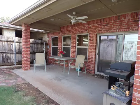 Exterior - 133 W 6th St, Hydro, OK 73048 photo 5 of 9