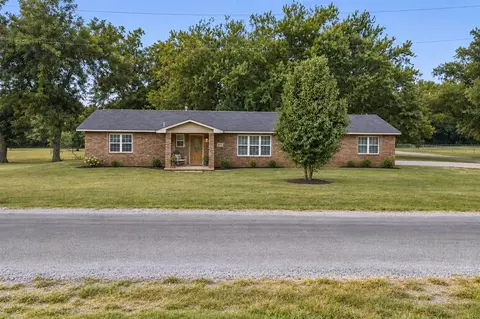 802 S Clayton Ave, Wynnewood, OK 73098