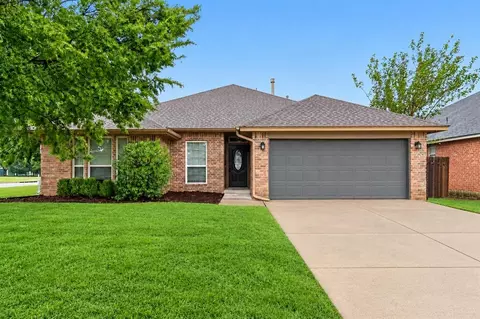 2222 Appalachian Trl, Edmond, OK 73003