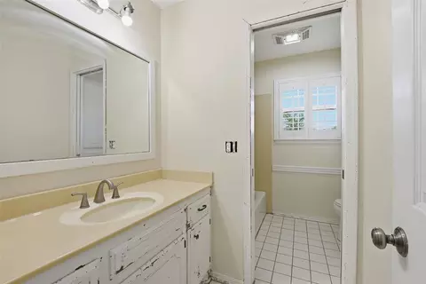 Bath - 103 E Lakeview Ct, Tecumseh, OK 74873 photo 1 of 4