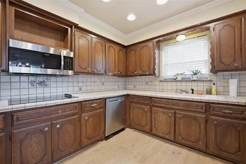 Kitchen - 103 E Lakeview Ct, Tecumseh, OK 74873 photo 2 of 3