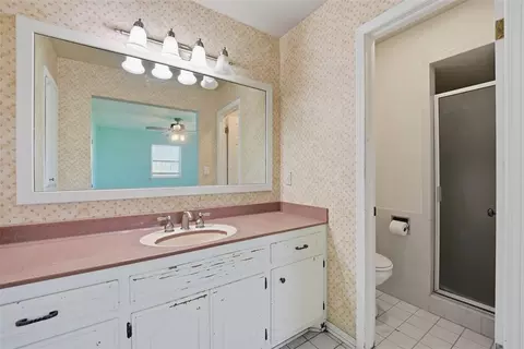 Bath - 103 E Lakeview Ct, Tecumseh, OK 74873 photo 4 of 4
