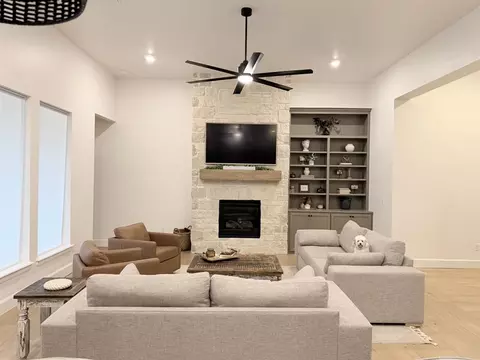 Living - 416 Explorer Trl, Norman, OK 73069 photo 1 of 4
