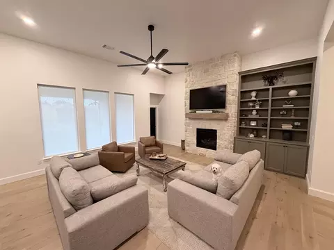 Living - 416 Explorer Trl, Norman, OK 73069 photo 2 of 4