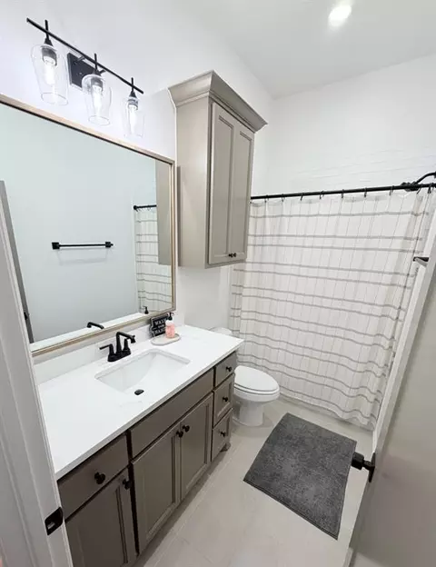 Bath - 416 Explorer Trl, Norman, OK 73069 photo 4 of 4