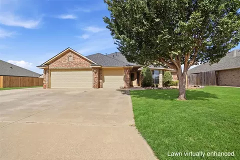 Exterior - 805 Candace Ln, Altus, OK 73521 photo 3 of 7
