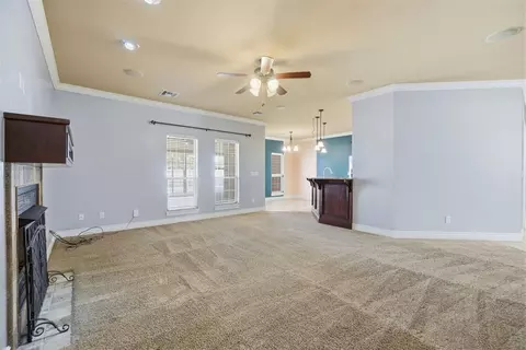Living - 805 Candace Ln, Altus, OK 73521 photo 2 of 3