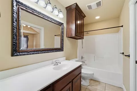 Bath - 805 Candace Ln, Altus, OK 73521 photo 3 of 3