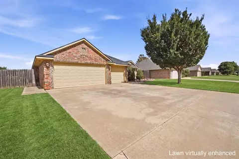 Exterior - 805 Candace Ln, Altus, OK 73521 photo 2 of 7