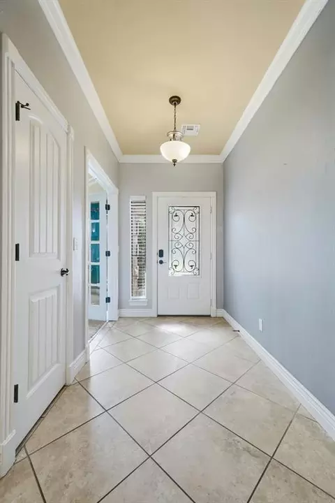 Entry Way - 805 Candace Ln, Altus, OK 73521 photo 1 of 2
