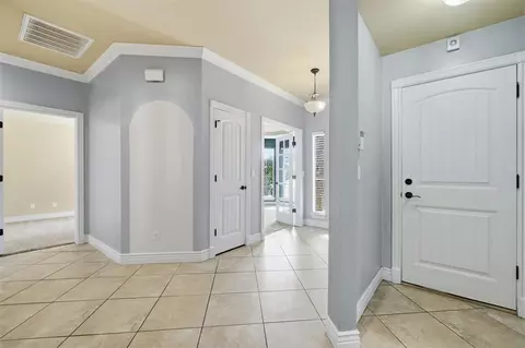Entry Way - 805 Candace Ln, Altus, OK 73521 photo 2 of 2