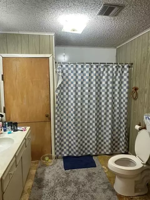 Bath - 18096 E 1170 Rd, Sayre, OK 73662 photo 1 of 2
