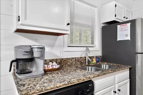Kitchen - 178 Marlin Dr, Broken Bow, OK 74728 photo 4 of 7