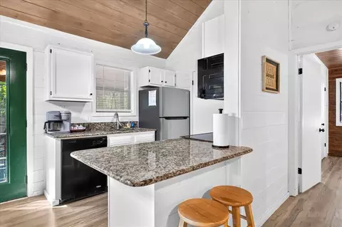 Kitchen - 178 Marlin Dr, Broken Bow, OK 74728 photo 6 of 7
