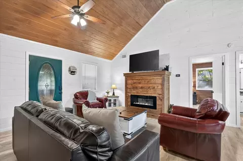 Living - 178 Marlin Dr, Broken Bow, OK 74728 photo 4 of 5